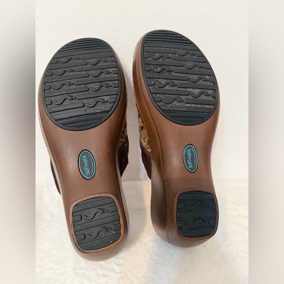 SoftWalk Size 9 Brown and Gold Patterned Mules - Picture 9 of 11
